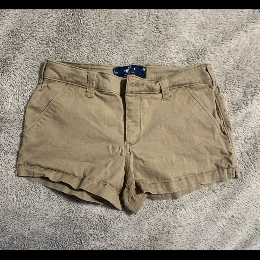 HOLLISTER khaki shorts // size 3 // 26